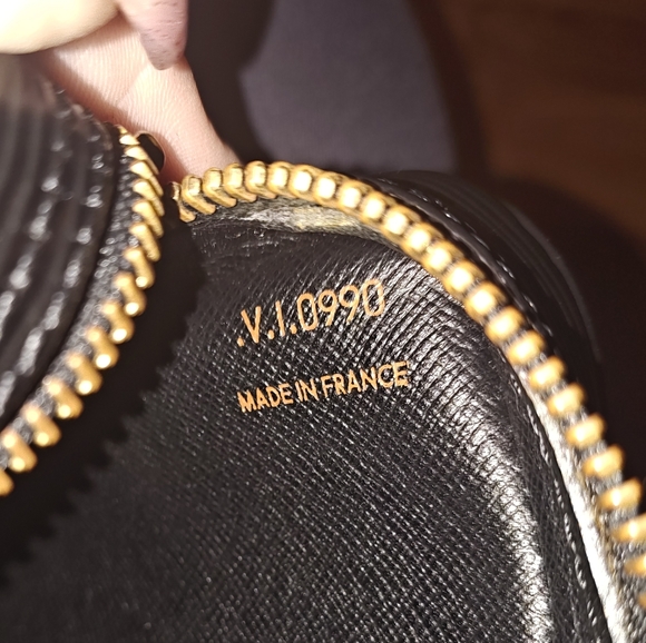 Louis Vuitton Black Epi Jeune Fille Crossbody - Picture 15 of 15